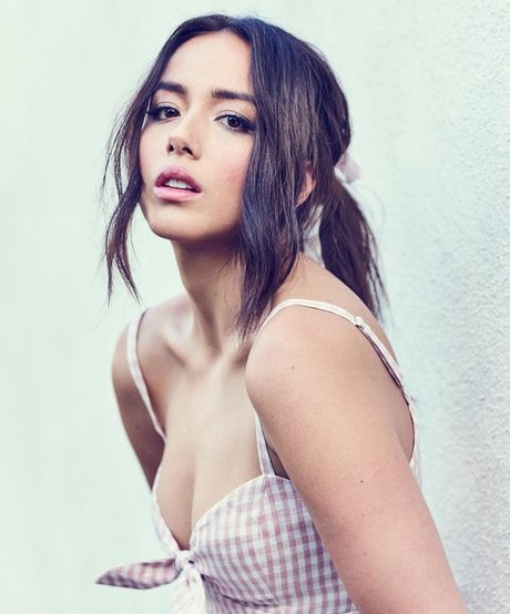 Chloe Bennet étoile exclusive galeries