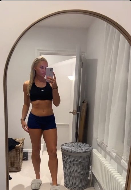 milf aux cheveux noirs onlyfans haute qualité parfait image