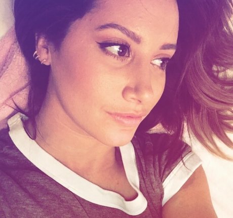 Ashley Tisdale art étoile galeries