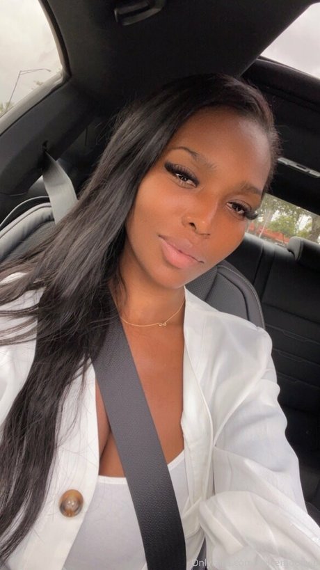 chatte chauve onlyfans pornographique chaud image