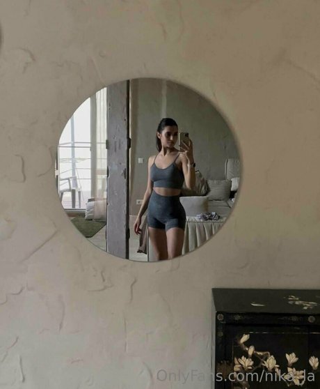 nika la étoile sexy image