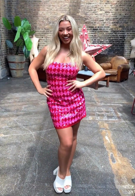 Molly Rainford nus star du porno galeries