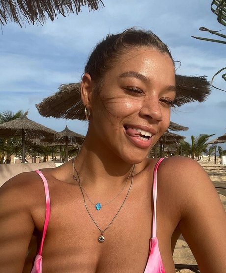 Molly Rainford star du porno photos