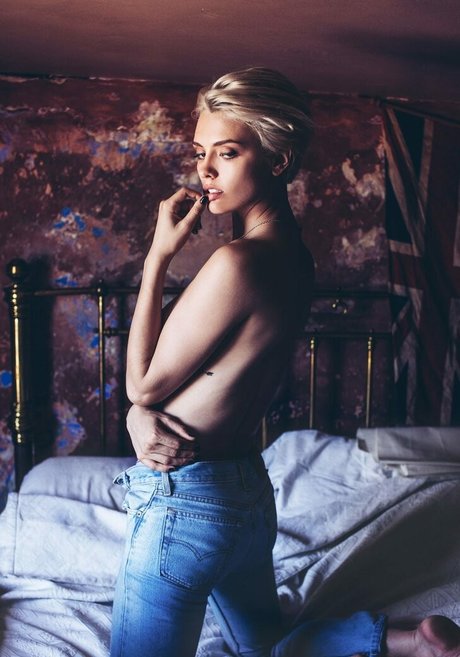 Wallis Day actrice pornographique photos