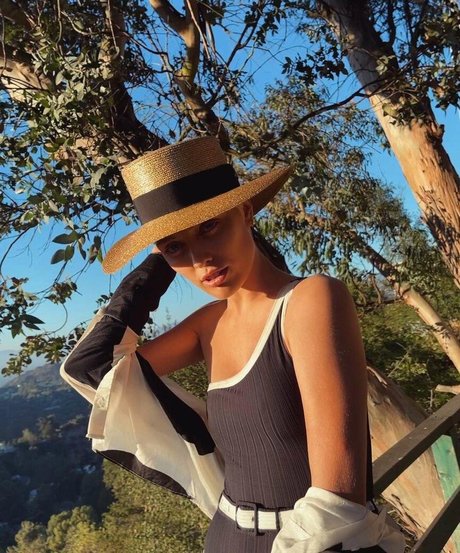 Wallis Day nus de stars du porno img