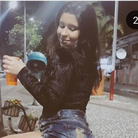 Bruna Junckes haut modèle photos