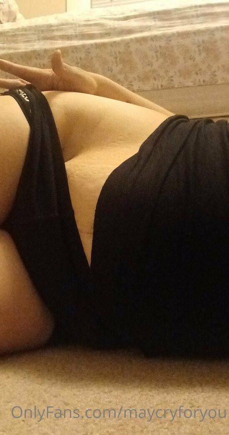 maycryforyou star du porno érotique photo