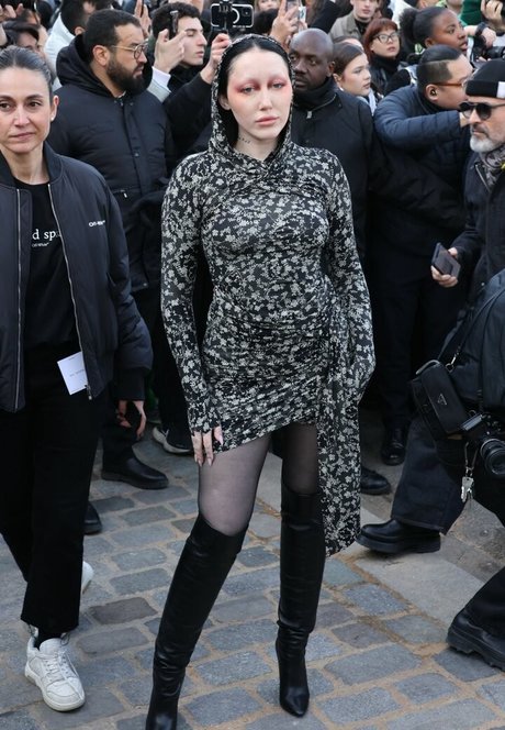 Noah Cyrus modèles nus photo