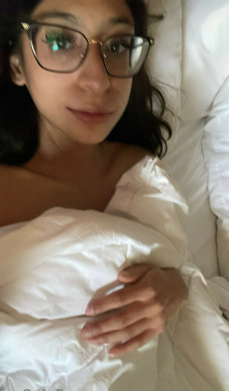 Sona Bella star du porno hd des photos