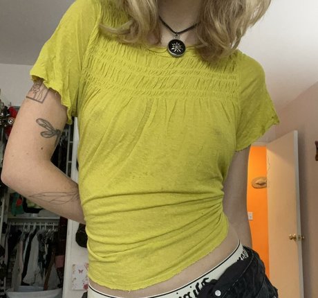 Hadley Nelson modèle nu des photos