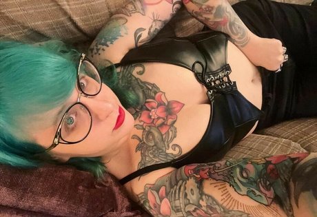 PushingUpRoses actrice nue galeries