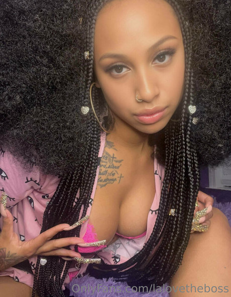 Lalovetheboss modèle gratuit photos