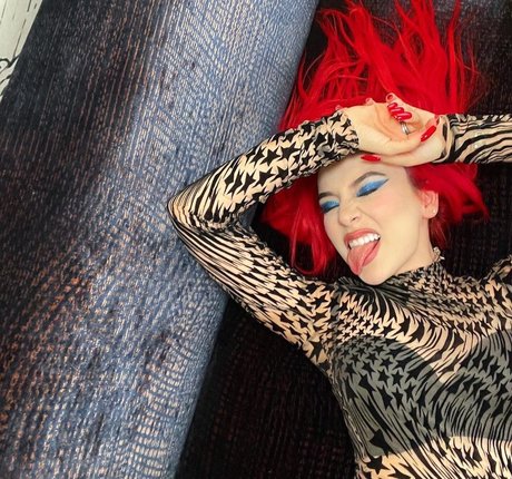 Ava Max modèle magnifique photos