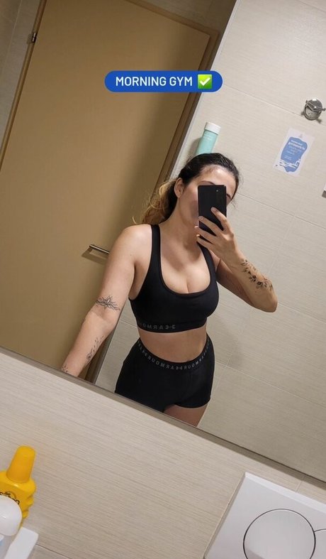 Cadaea star du porno en haute qualité photo