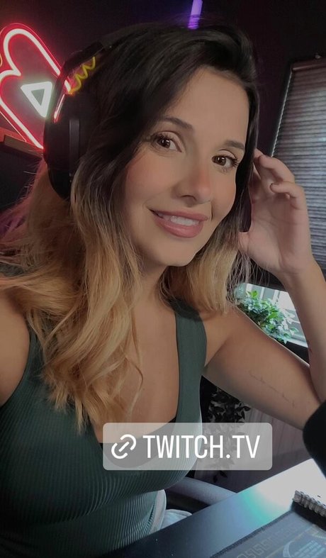 Cadaea star du porno nue archive