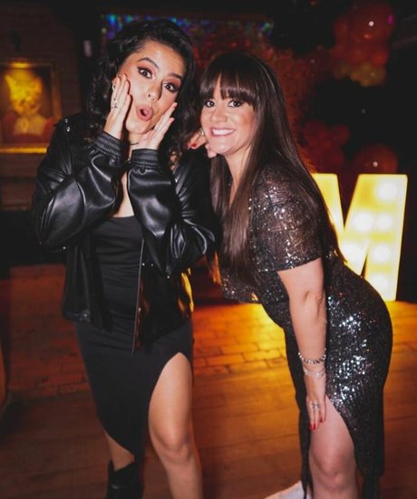 Yasmin Ali Yassine belle étoile galeries