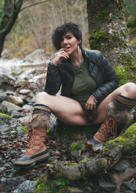 Frankie Rivers modèles nus galeries