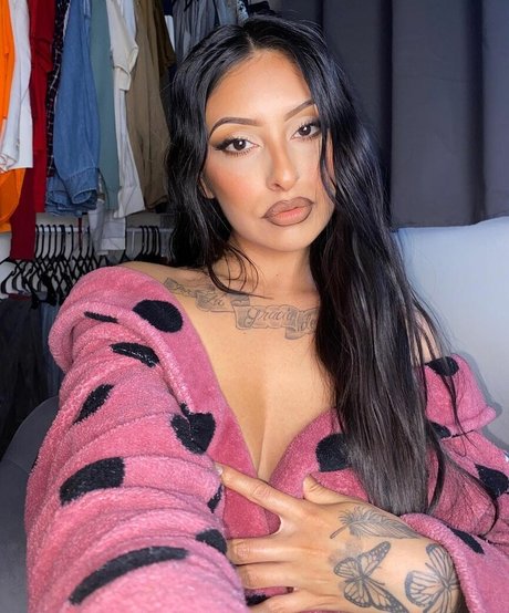 Listapia star du porno nue image