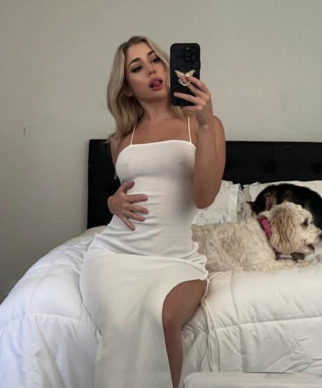 Hailsbee star du porno sexy des photos