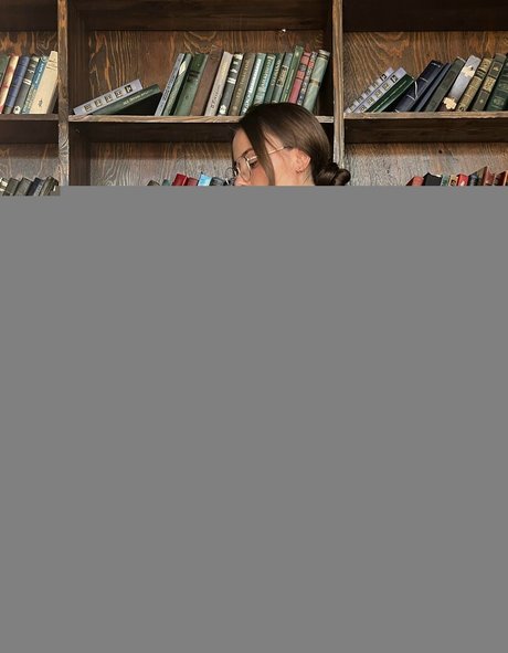 Ariel Next Door mannequin img