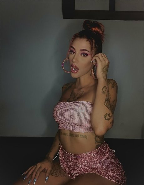 AZZY xxx étoile photo