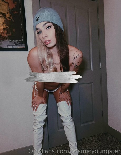 Cosmicyoungster star du porno en haute qualité images