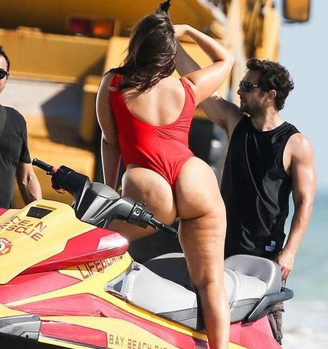 Ashley Graham haut étoile images