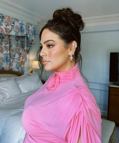 Ashley Graham nus étoiles galeries