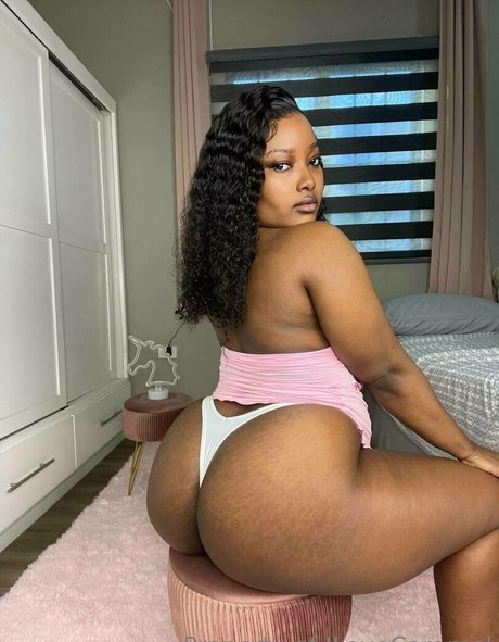 squat uniquementfans magnifique parfait photo