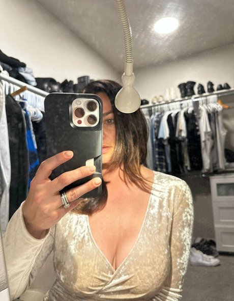 angelagrey xoxo modèle nu photos