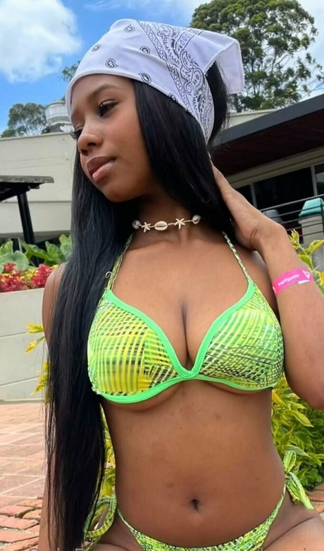 Giuliavalencia star du porno en haute qualité images