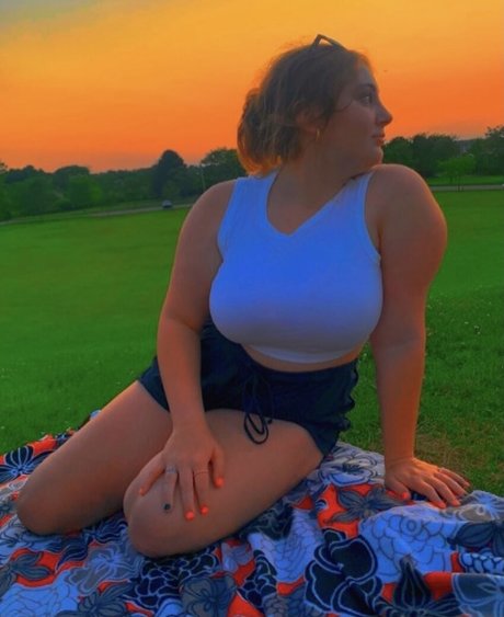 Alyssa Holmes 69 star du porno érotique photos