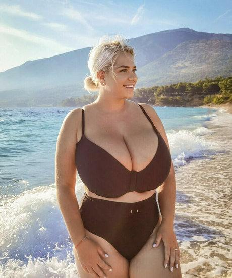 Nina Phoenix modèles nus photos