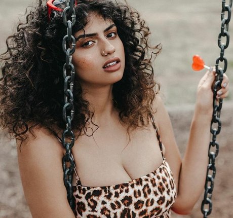 Mays Benatti actrice chaude des photos