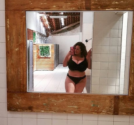 Maria Clara Tavares nus étoiles archive