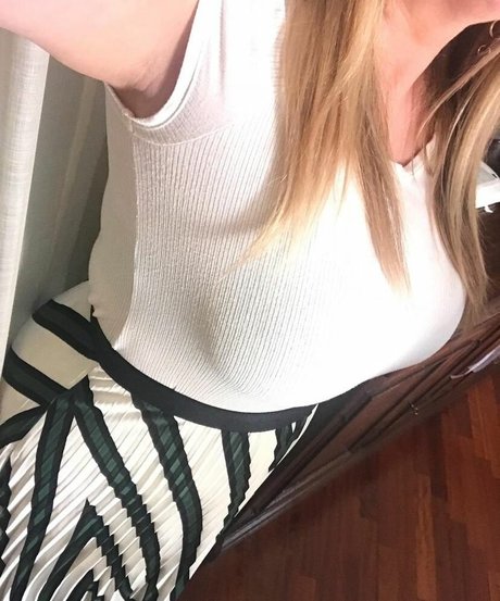 XLeila89 actrice pornographique collection