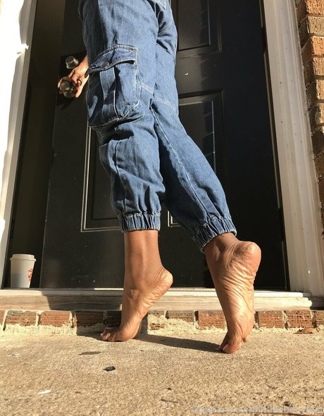 littleebonyfeet actrice pornographique images