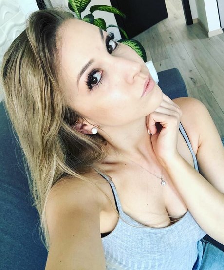 Veszprem Megye star du porno parfaite image