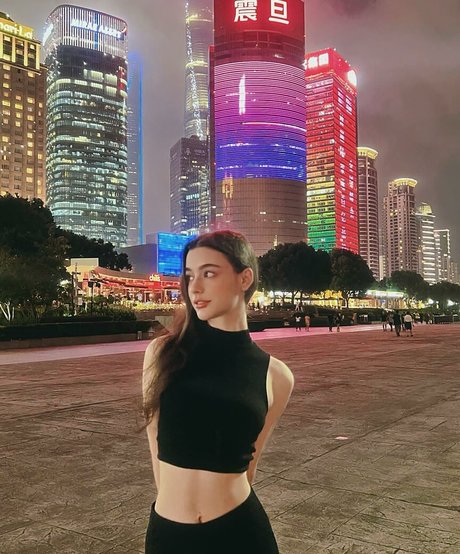 Dasha Taran actrice hd img