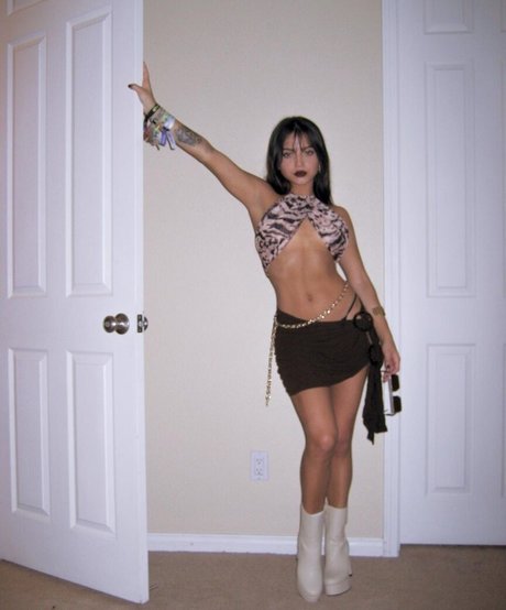 Isabela Merced art modèle collection