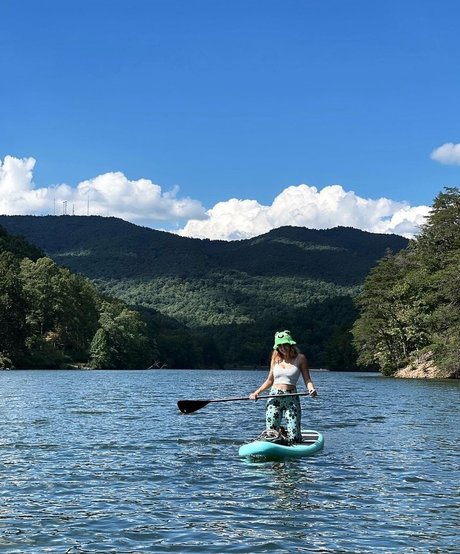 pom-pom girl nue onlyfans beau haut des photos