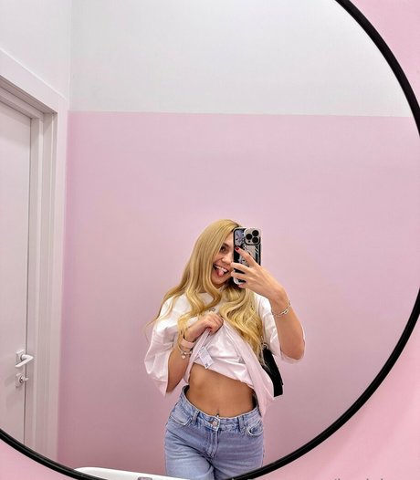 creampie blonde uniquementfans pornographique érotique images