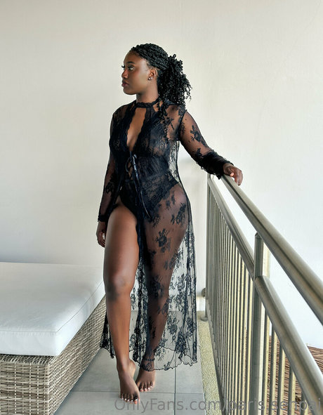 Paris Senpai actrice porno images