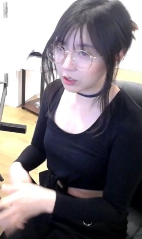 LilyPichu beau modèle des photos