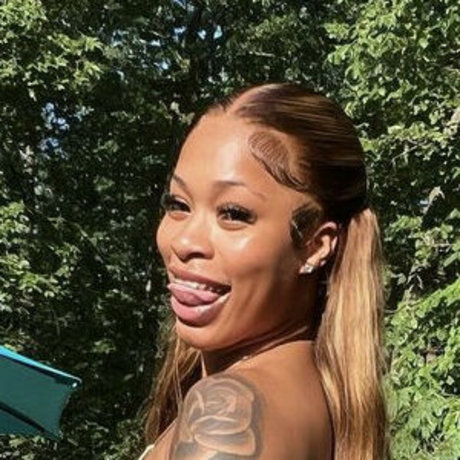 Official liyahhh star du porno chaude photos