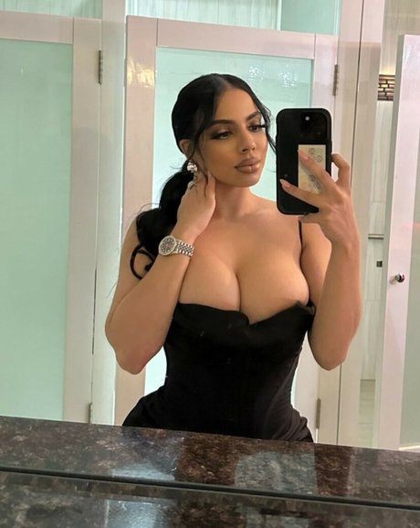 E dot actrice nue galerie