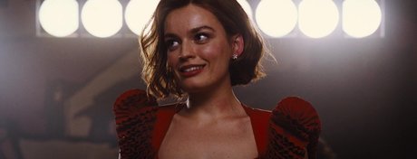 Emma Mackey nus star du porno galerie