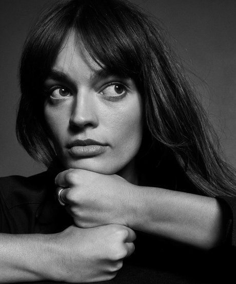 Emma Mackey modèle hd photo