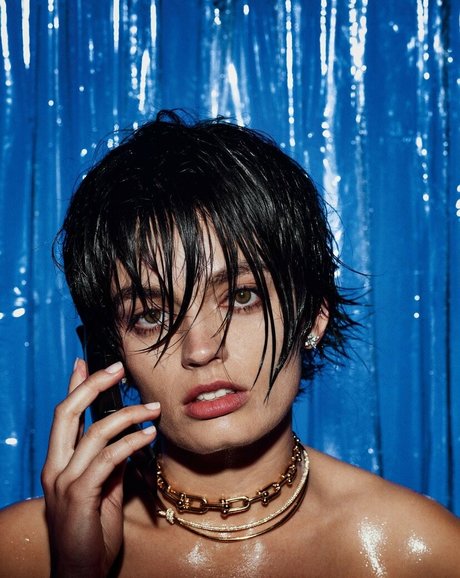 Emma Mackey étoile exclusive galeries