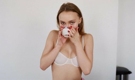 Lily Rose Depp actrice de nus photo